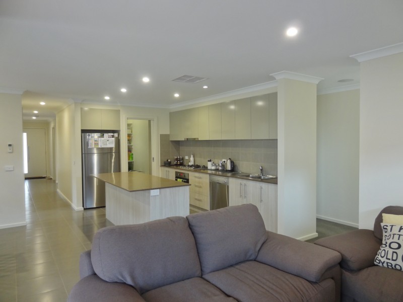 30 Prendergast Avenue, Cranbourne East VIC 3977