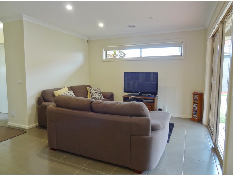 30 Prendergast Avenue, Cranbourne East VIC 3977