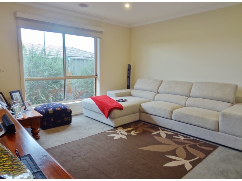 30 Prendergast Avenue, Cranbourne East VIC 3977