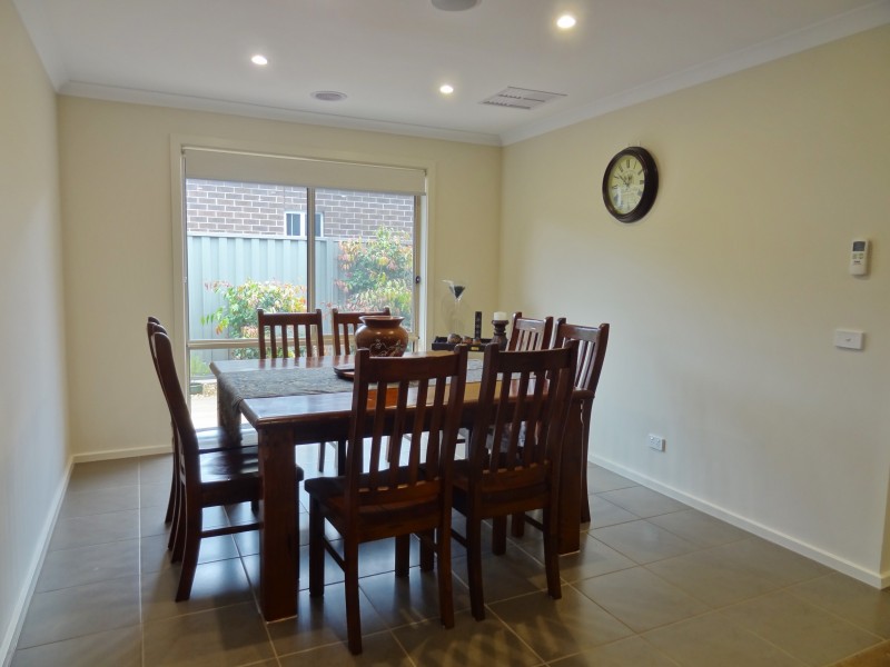30 Prendergast Avenue, Cranbourne East VIC 3977