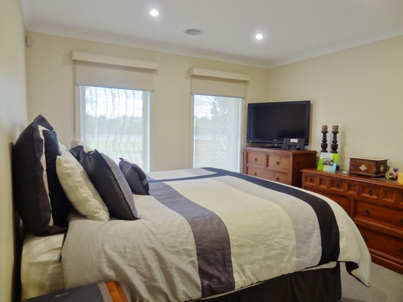 30 Prendergast Avenue, Cranbourne East VIC 3977