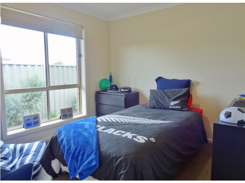 30 Prendergast Avenue, Cranbourne East VIC 3977