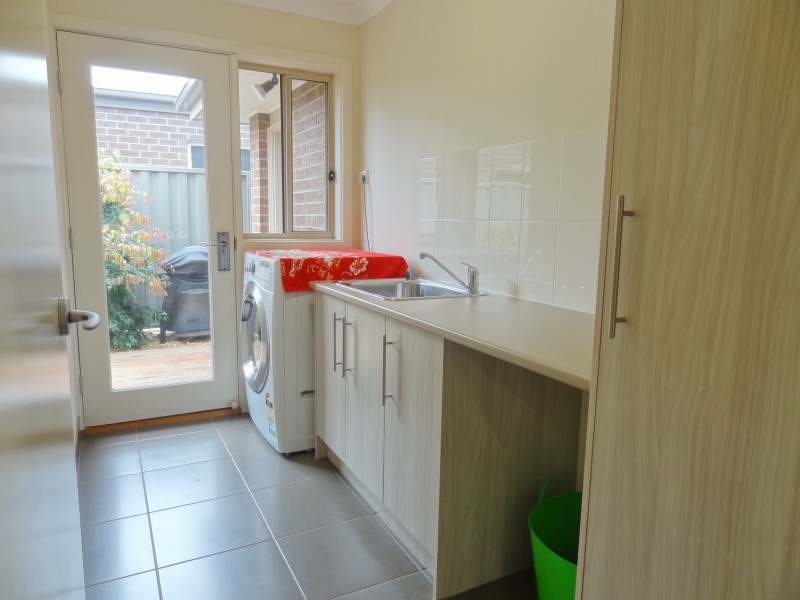 30 Prendergast Avenue, Cranbourne East VIC 3977