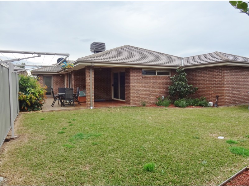 30 Prendergast Avenue, Cranbourne East VIC 3977