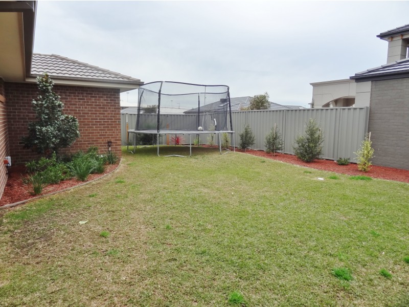 30 Prendergast Avenue, Cranbourne East VIC 3977