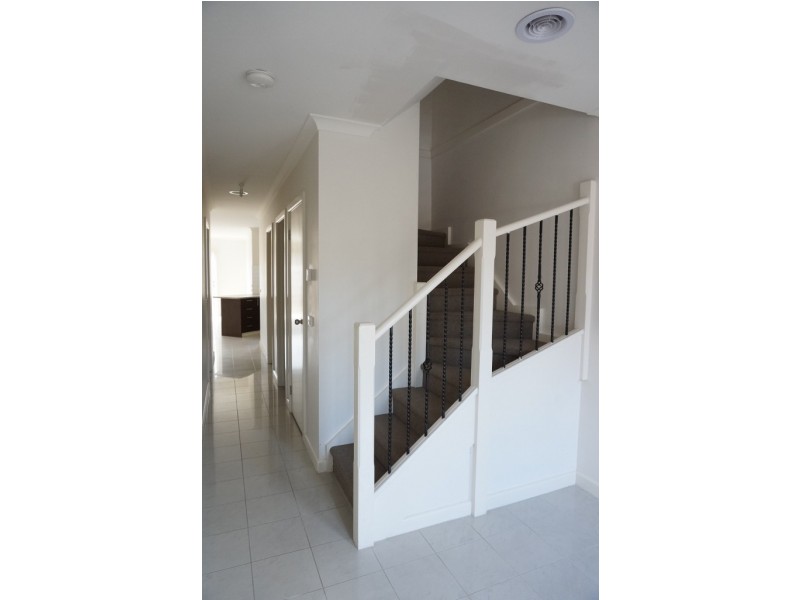 16/4 Young Road, Hallam VIC 3803