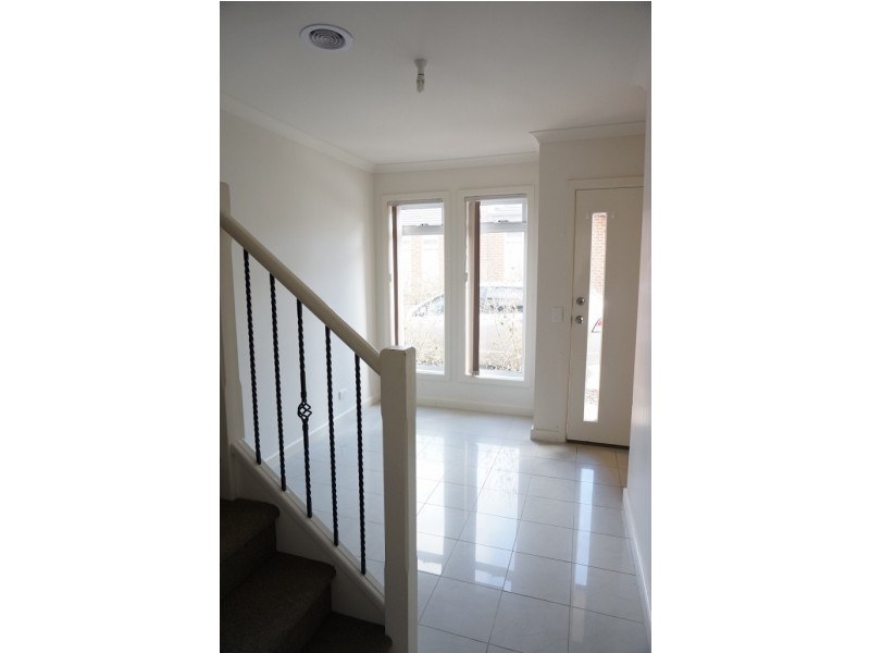 16/4 Young Road, Hallam VIC 3803