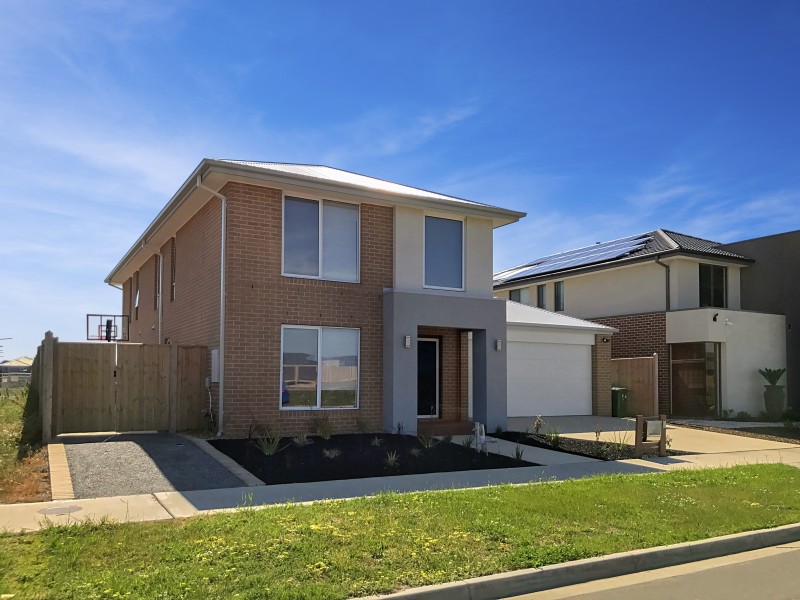 6 Greenslate Street, Clyde North VIC 3978