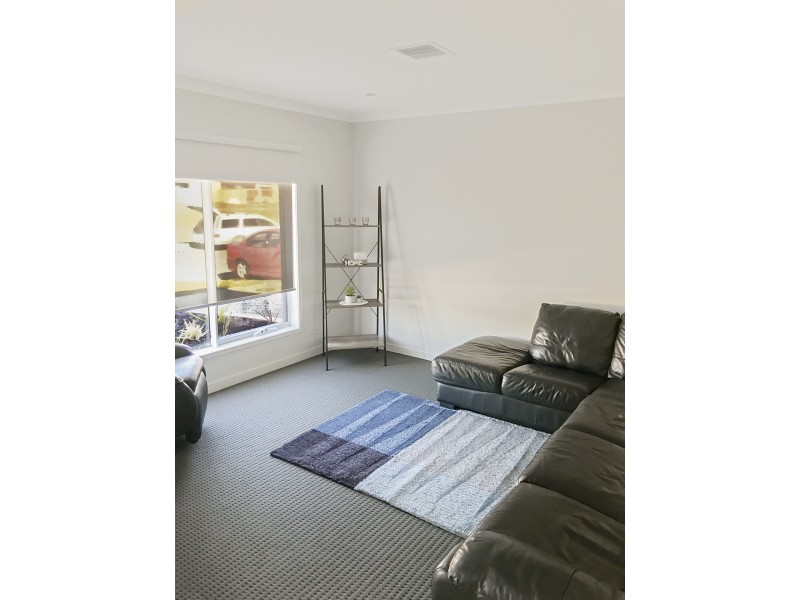 6 Greenslate Street, Clyde North VIC 3978