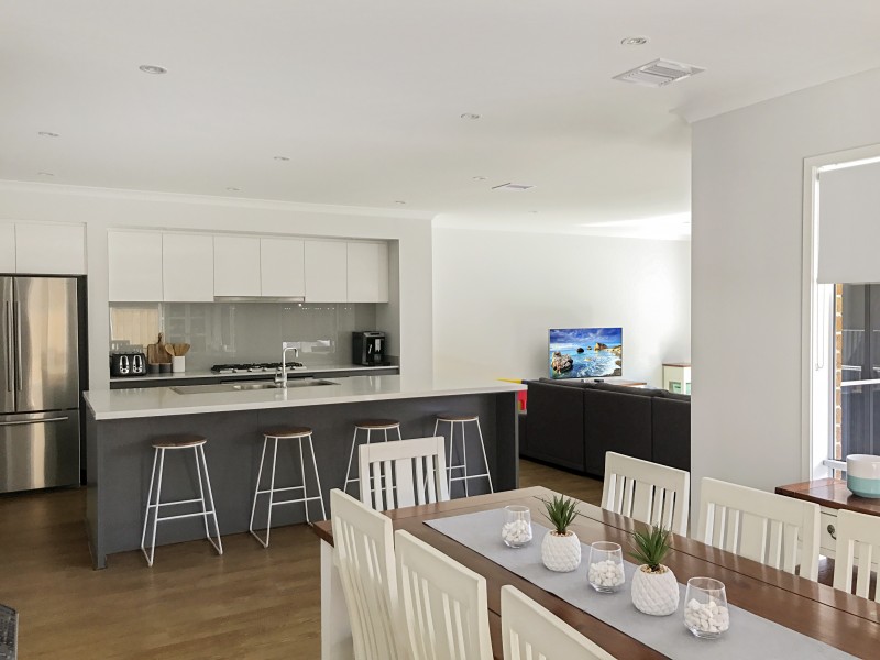 6 Greenslate Street, Clyde North VIC 3978