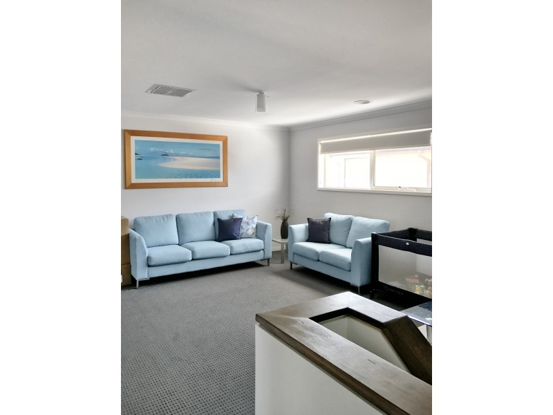 6 Greenslate Street, Clyde North VIC 3978