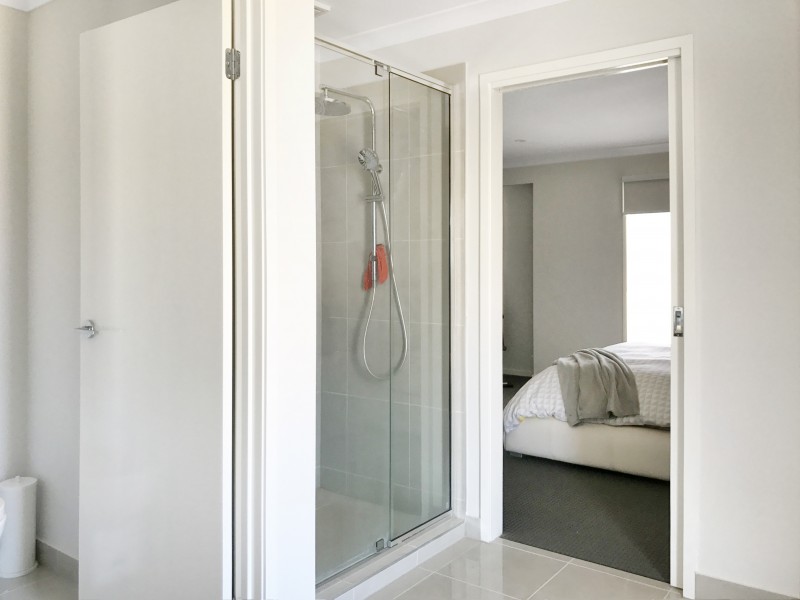 6 Greenslate Street, Clyde North VIC 3978