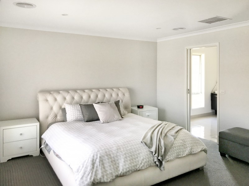 6 Greenslate Street, Clyde North VIC 3978