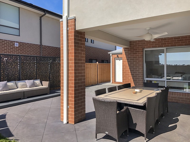 6 Greenslate Street, Clyde North VIC 3978