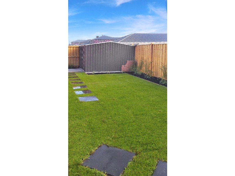 6 Greenslate Street, Clyde North VIC 3978