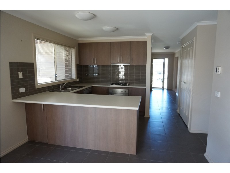 3 Tangelo Terrace, Pakenham VIC 3810