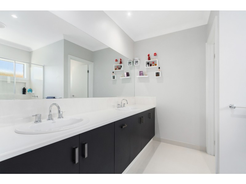 34 The Esplanade, Narre Warren South VIC 3805