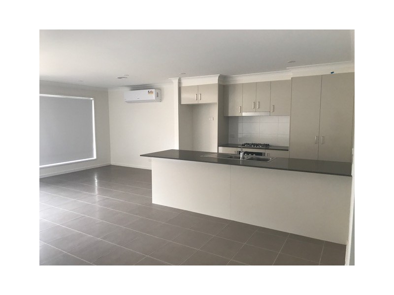 7/10S Godfrey Avenue, Cranbourne East VIC 3977