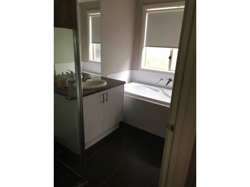 35 Thwaites Road, Pakenham VIC 3810