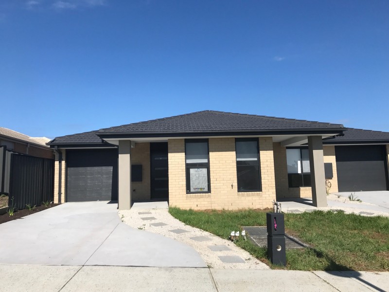 1/39 Windermere Boulevard, Pakenham VIC 3810