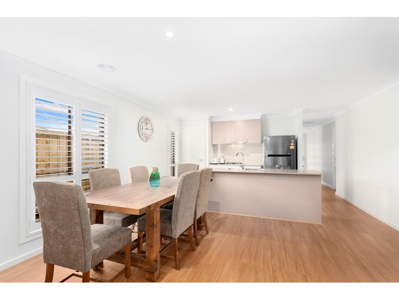 12 Elmtree Crescent, Clyde North VIC 3978