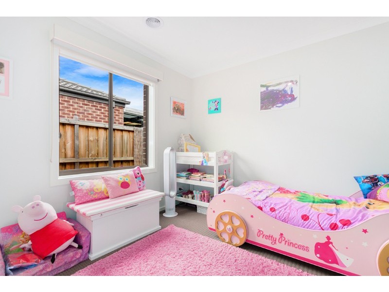 12 Elmtree Crescent, Clyde North VIC 3978