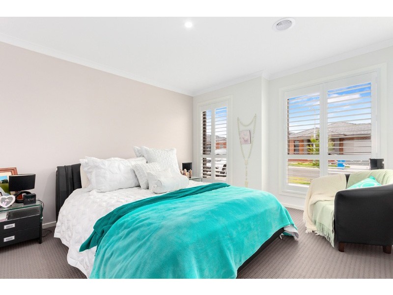 12 Elmtree Crescent, Clyde North VIC 3978