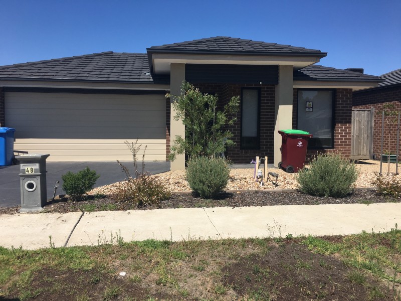 48 Royaloak Crescent, Cranbourne East VIC 3977