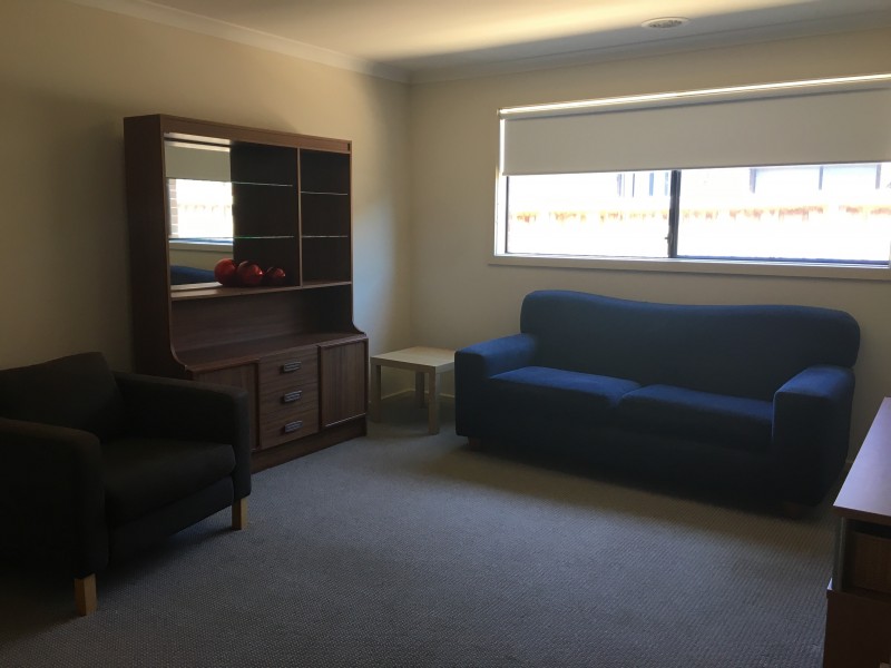 48 Royaloak Crescent, Cranbourne East VIC 3977