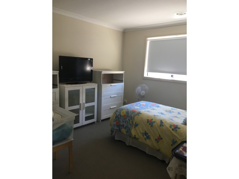 48 Royaloak Crescent, Cranbourne East VIC 3977