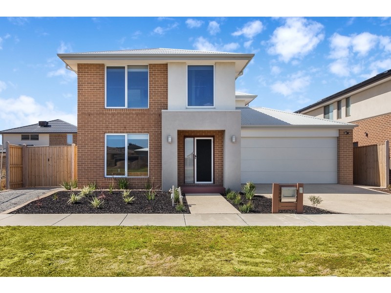 6 Greenslate Street, Clyde North VIC 3978