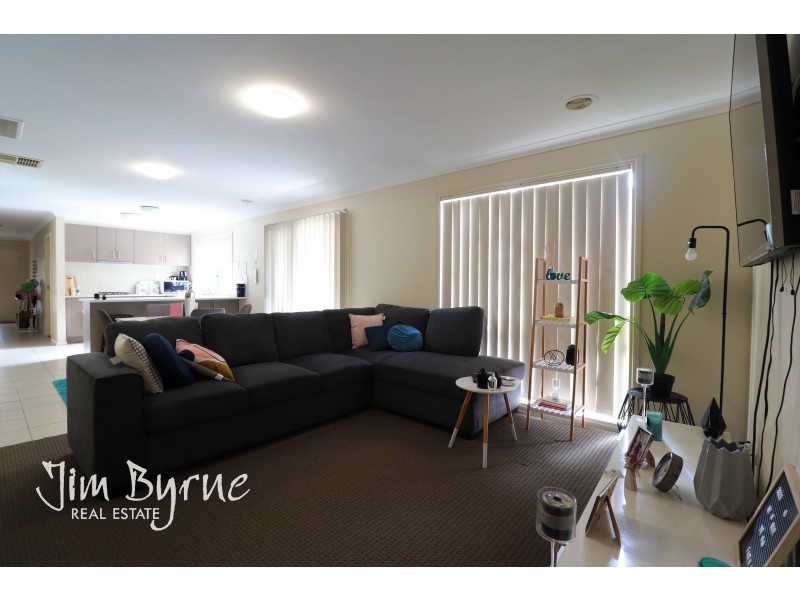 77 Donohue Street, Cranbourne East VIC 3977