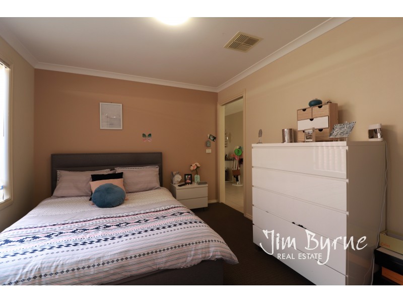 77 Donohue Street, Cranbourne East VIC 3977