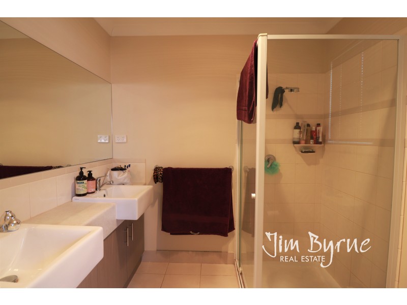 77 Donohue Street, Cranbourne East VIC 3977