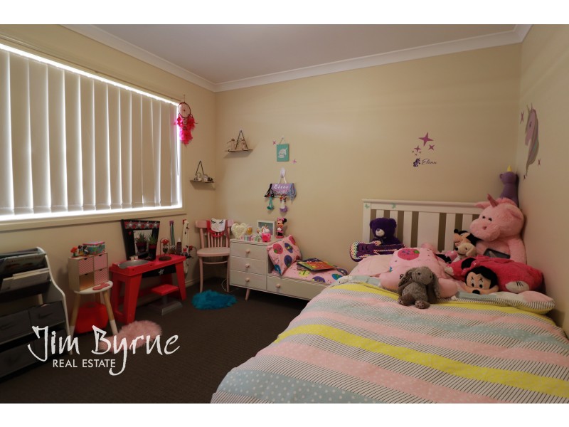 77 Donohue Street, Cranbourne East VIC 3977