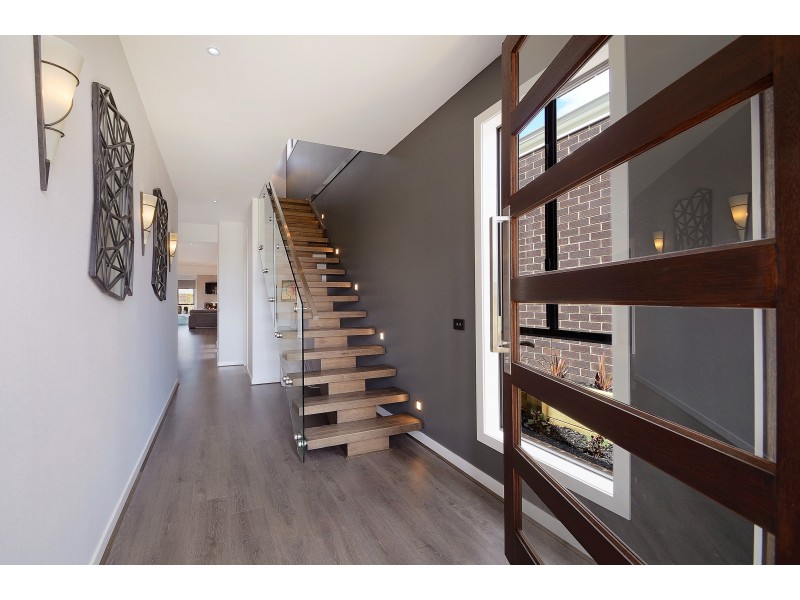 16 Lineham Drive, Cranbourne VIC 3977