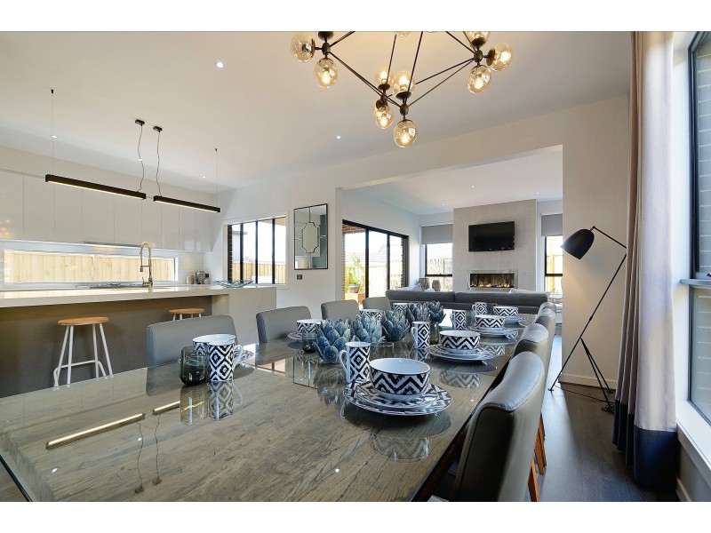 16 Lineham Drive, Cranbourne VIC 3977