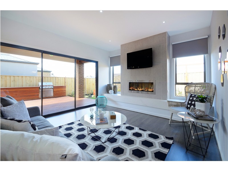 16 Lineham Drive, Cranbourne VIC 3977