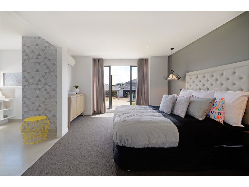 16 Lineham Drive, Cranbourne VIC 3977