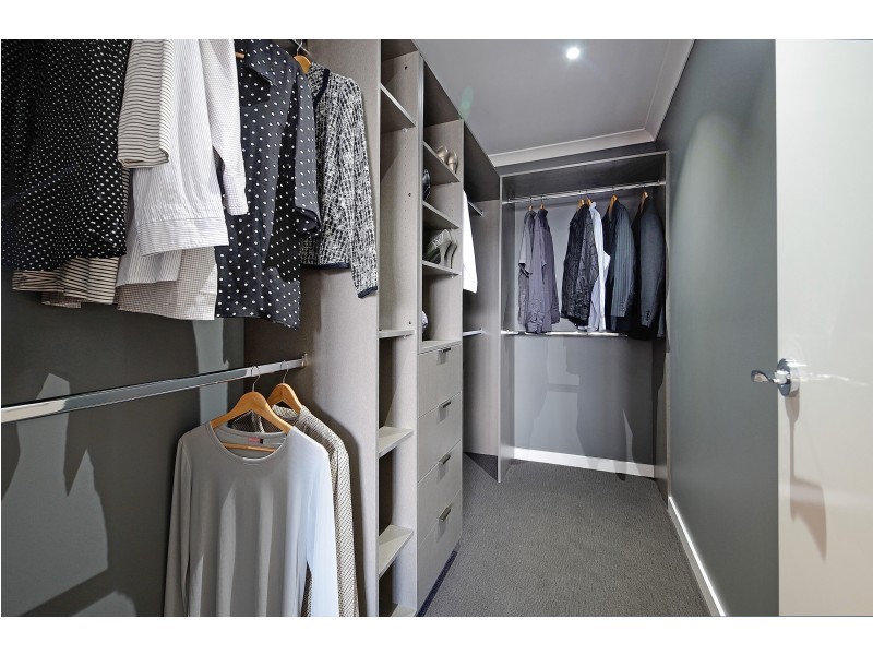 16 Lineham Drive, Cranbourne VIC 3977