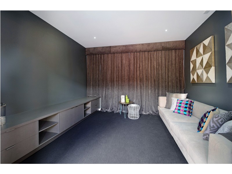 16 Lineham Drive, Cranbourne VIC 3977