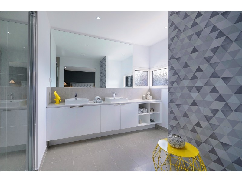 16 Lineham Drive, Cranbourne VIC 3977