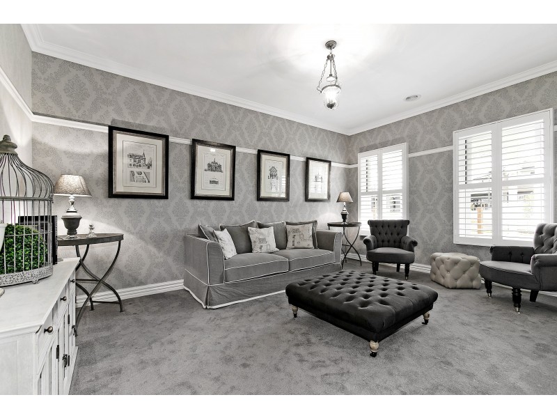 18 Lineham Drive, Cranbourne VIC 3977