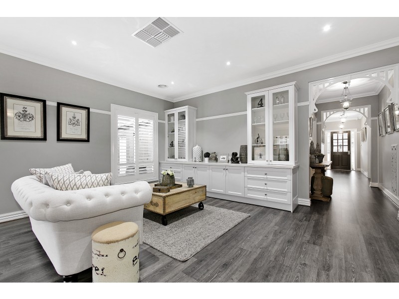 18 Lineham Drive, Cranbourne VIC 3977