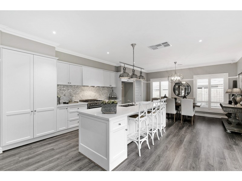 18 Lineham Drive, Cranbourne VIC 3977