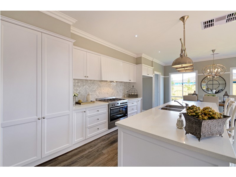 18 Lineham Drive, Cranbourne VIC 3977