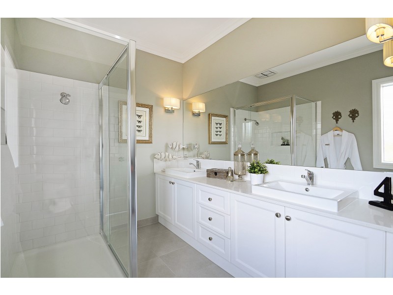 18 Lineham Drive, Cranbourne VIC 3977