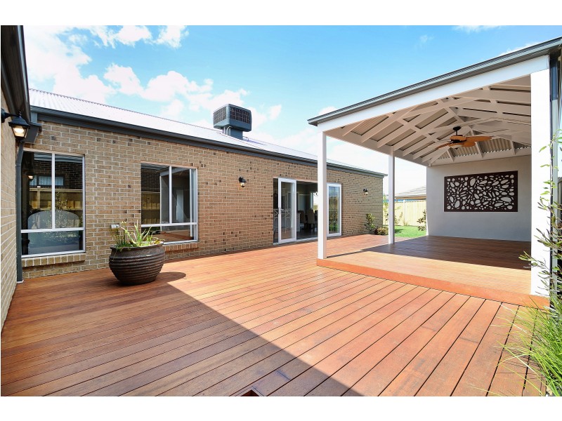 18 Lineham Drive, Cranbourne VIC 3977