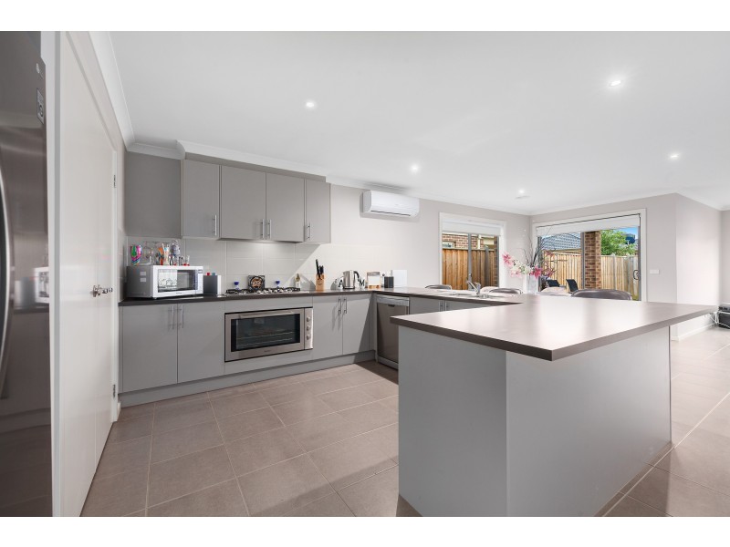 14 Campaspe Street, Clyde North VIC 3978