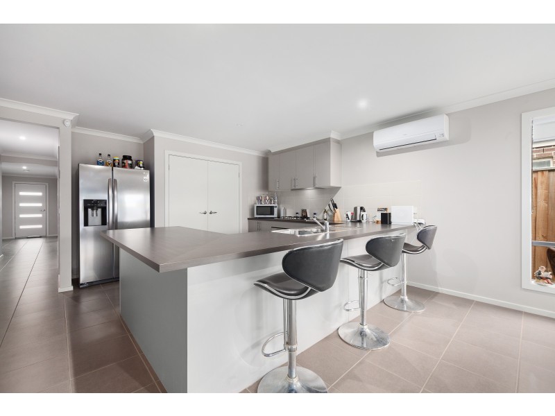 14 Campaspe Street, Clyde North VIC 3978